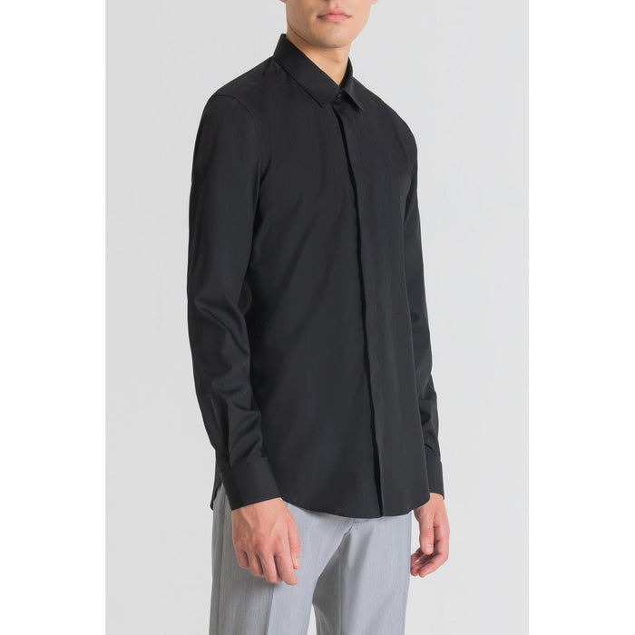 Image 3 : Détail col classique et boutonnage discret chemise noire Antony Morato homme — Delvale