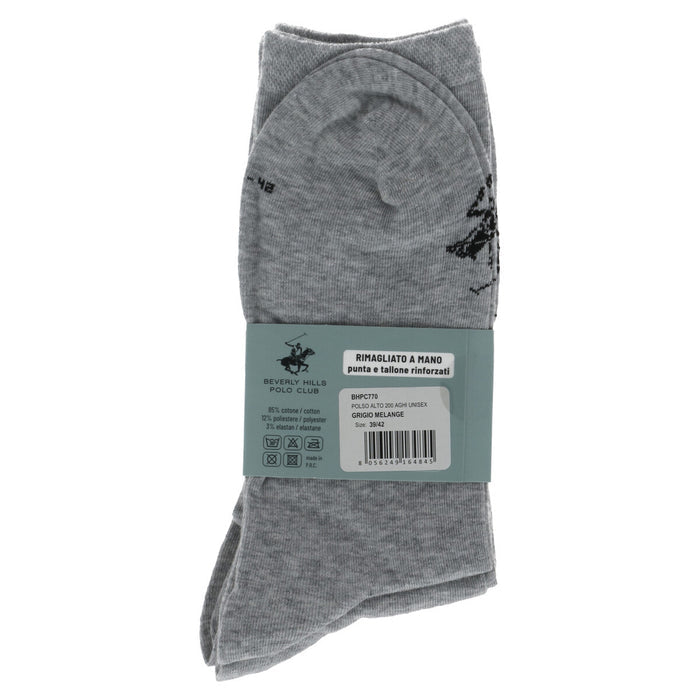 Image 2 : Chaussettes homme Beverly Hills Polo Club grises en coton, lot de 3 paires, vue de face avec bande d'emballage verte indiquant la composition et la taille — Delvale