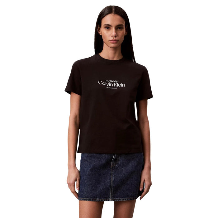 Image 4 : Détail impression logo Calvin Klein Jeans sur t-shirt femme blanc premium — Delvale