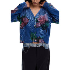 Image 2 : Détail du motif floral coloré sur cardigan Desigual femme bleu en coton — Delvale