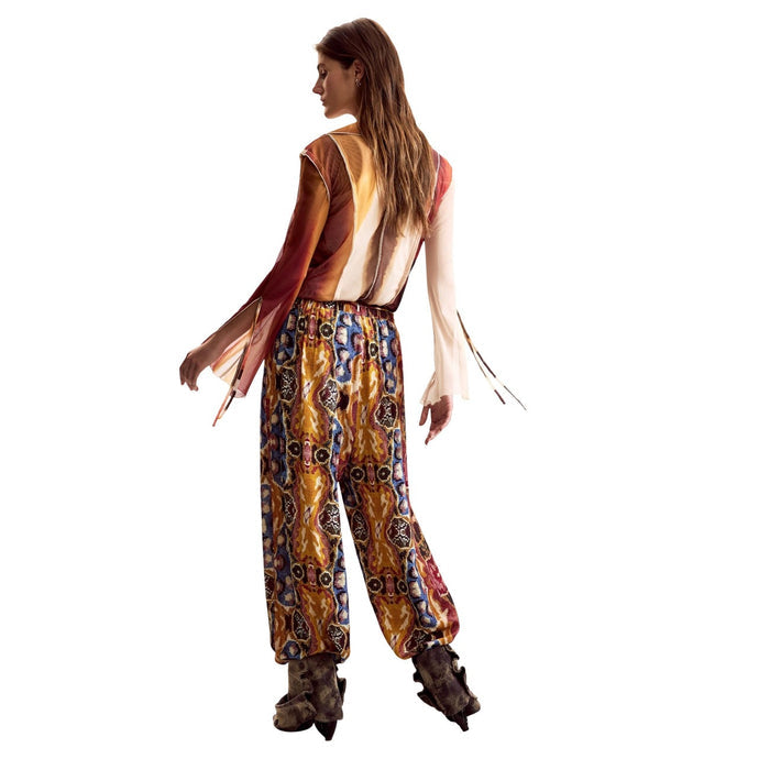 Image 3 : Vue d'ensemble du pantalon Desigual femme moutarde, coupe moderne et fluide — Delvale