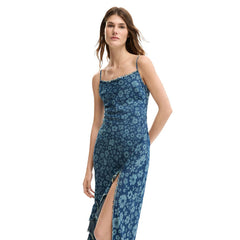 Image 2 : Détail du motif floral sur robe Desigual bleu azur en lyocell — Delvale