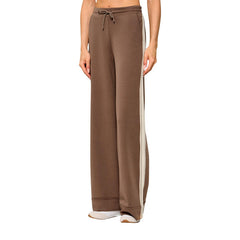Image 1 : Pantalon femme Guess en marron, vue face entière, coupe moderne – Delvale