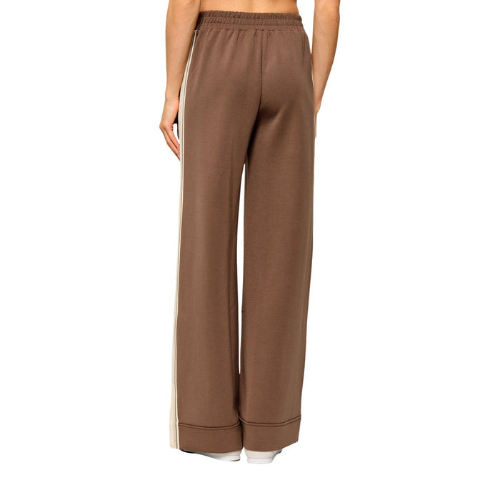 Image 2 : Pantalon femme Guess marron, détail de la coupe et des finitions – Delvale