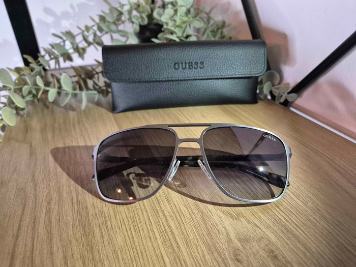 Lunettes de soleil Guess