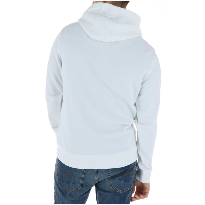Image 2 : Détail broderie aigle or sur sweat capuche Lyle & Scott blanc — Delvale