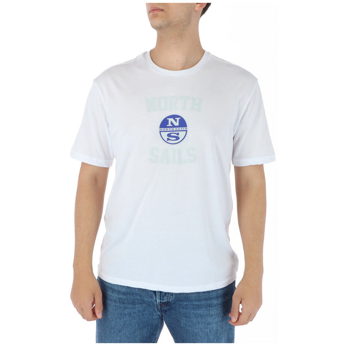 Image 1 : T-shirt homme North Sails blanc avec logo imprimé bicolore bleu et menthe, col rond, manches courtes, porté sur jean — Delvale