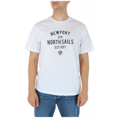 Image 4 : T-shirt North Sails homme coupe regular casual, coloris marine, porté avec un jean brut — Delvale