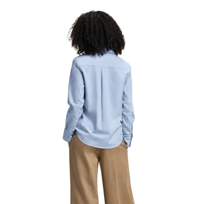 Image 2 : Chemise femme Only bleu azur portée, détail col et boutonnage — Delvale