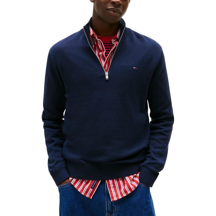 Image 1 : Pull col zippé Tommy Hilfiger Jeans bleu marine avec drapeau brodé, vue de face — Delvale