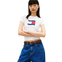 Image 4 : T-shirt Tommy Hilfiger Jeans noir imprimé femme porté, style décontracté moderne — Delvale